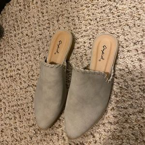 Qupid gray mules